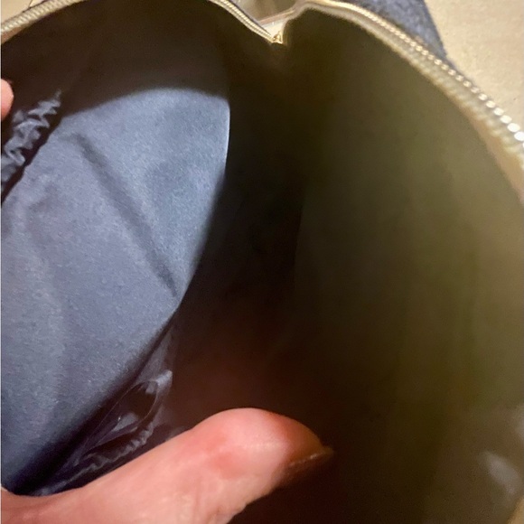 CHANEL Beauty Bag - Picture 7 of 7